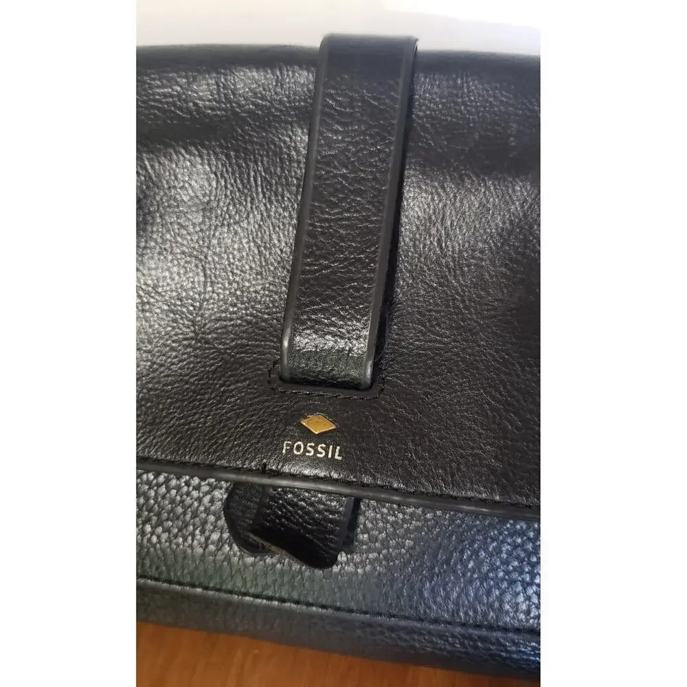 Fossil pebble leather crossbody bag small in size black super soft leath…